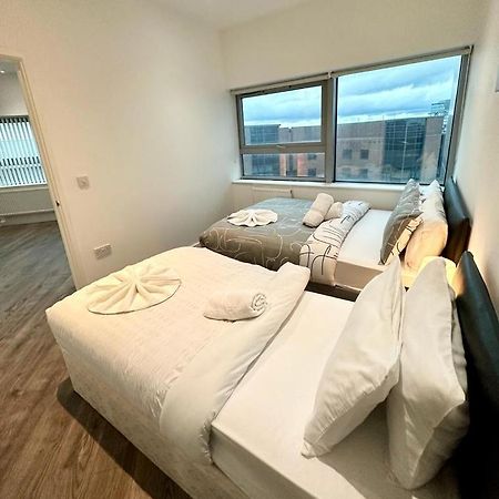 Alarabi Apartments-Two Bedrooms Apartment Croydon Bagian luar foto