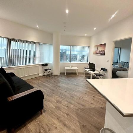 Alarabi Apartments-Two Bedrooms Apartment Croydon Bagian luar foto