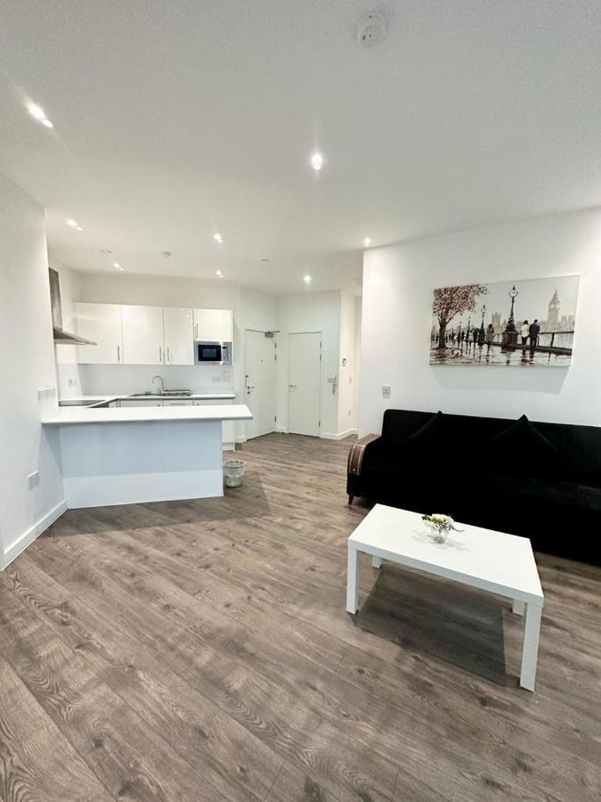 Alarabi Apartments-Two Bedrooms Apartment Croydon Bagian luar foto