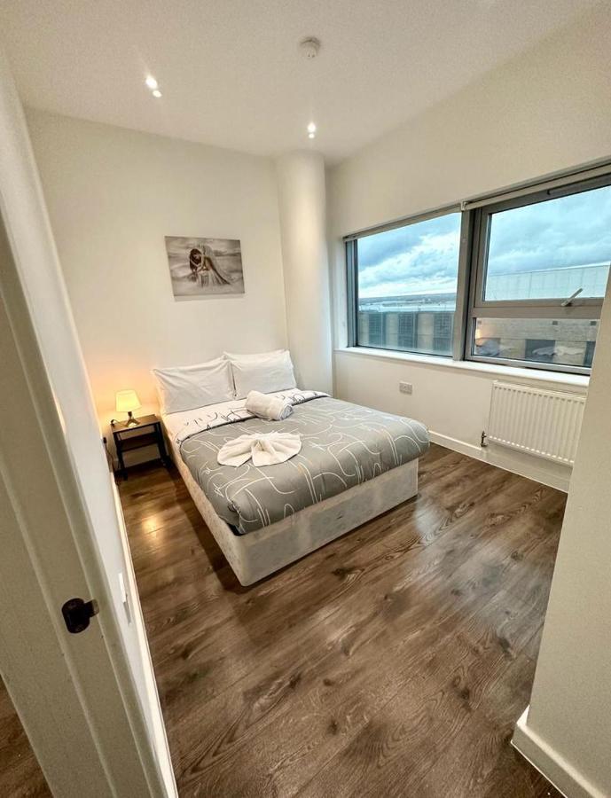 Alarabi Apartments-Two Bedrooms Apartment Croydon Bagian luar foto