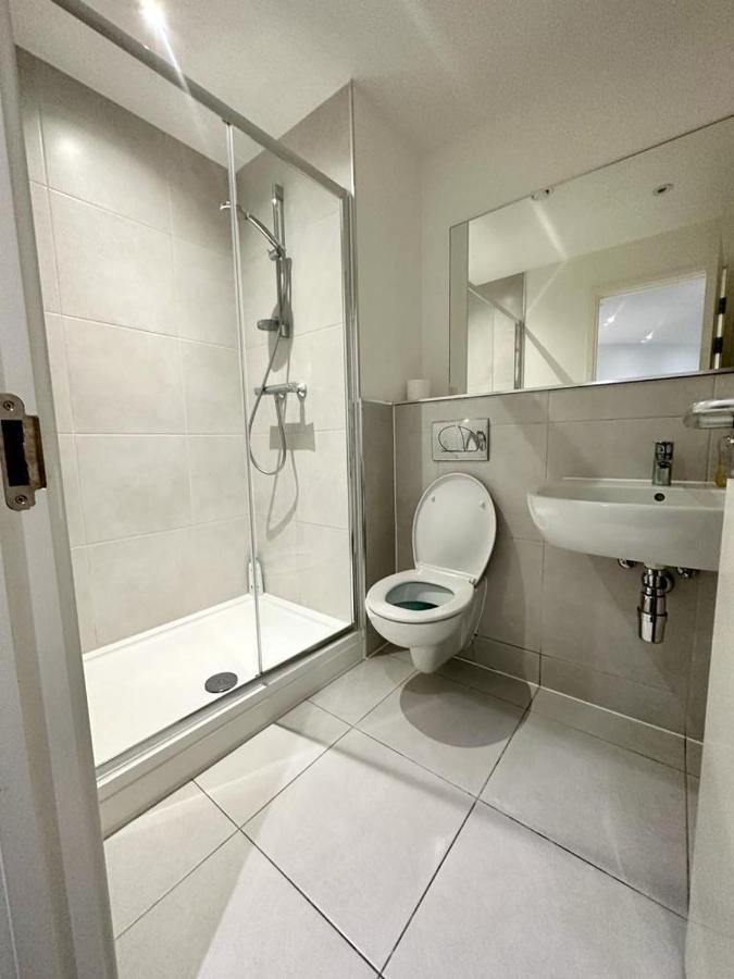 Alarabi Apartments-Two Bedrooms Apartment Croydon Bagian luar foto